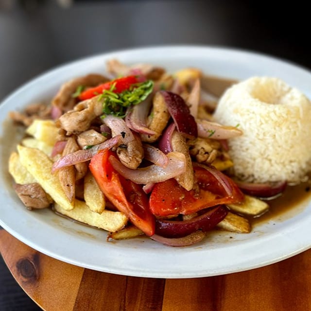 Pollo Saltado.