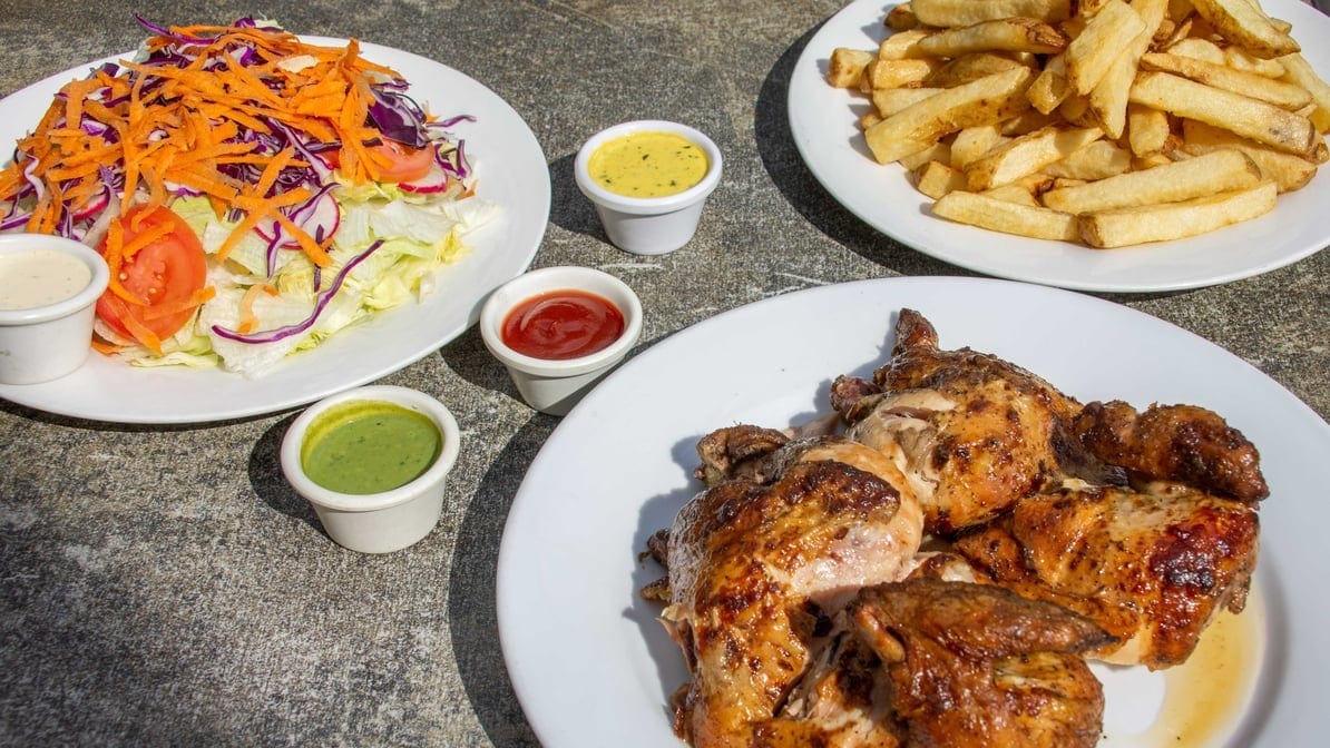 1/4 De Pollo Con Dos Combinaciones.