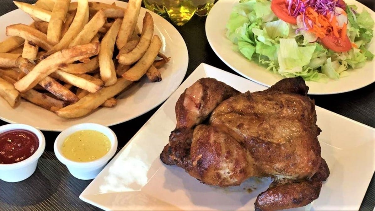 1 Pollo Entero Con Dos Combinaciones.