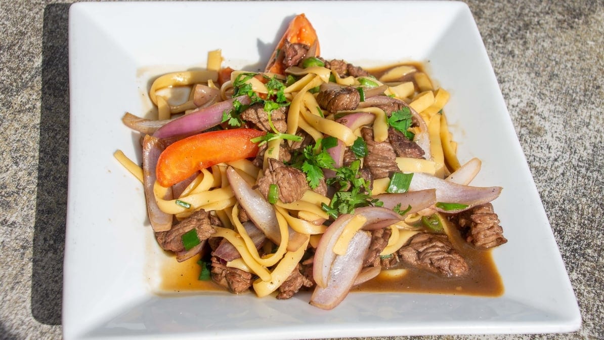 Tallarin Saltado De Mariscos.