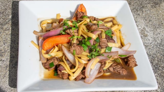 Tallarin Saltado De Mariscos.