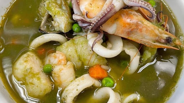 Aguadito De Pescado Y Mariscos.